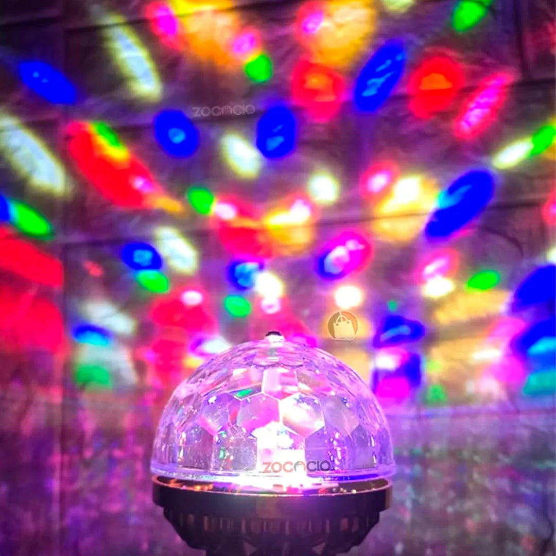Ambiente de fiesta con la Bola Mágica de Luces LED Giratorio 360°