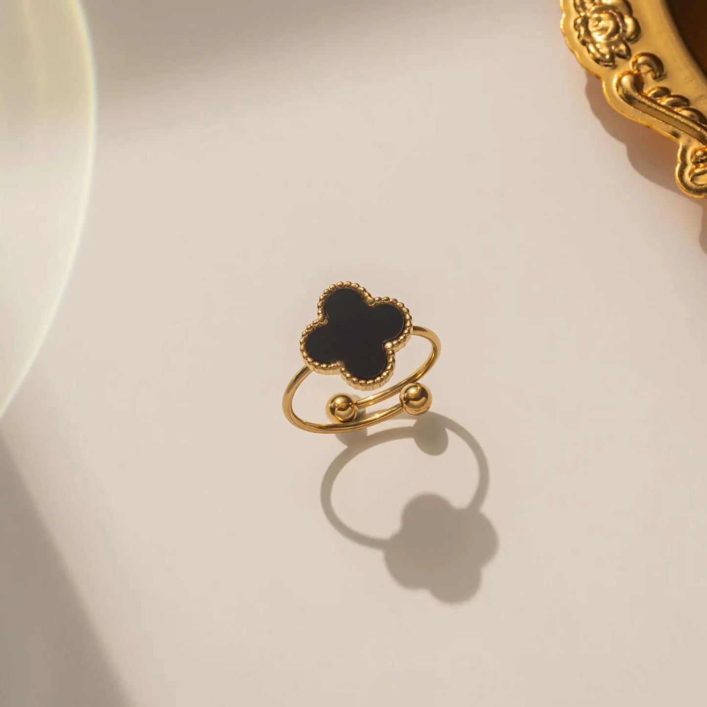 ANILLO DE LUJO TRÉBOL AJUSTABLE