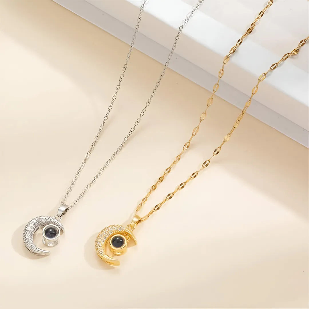 COLLAR LUNA PROYECTA FRASE TE AMO EN 100 IDIOMAS